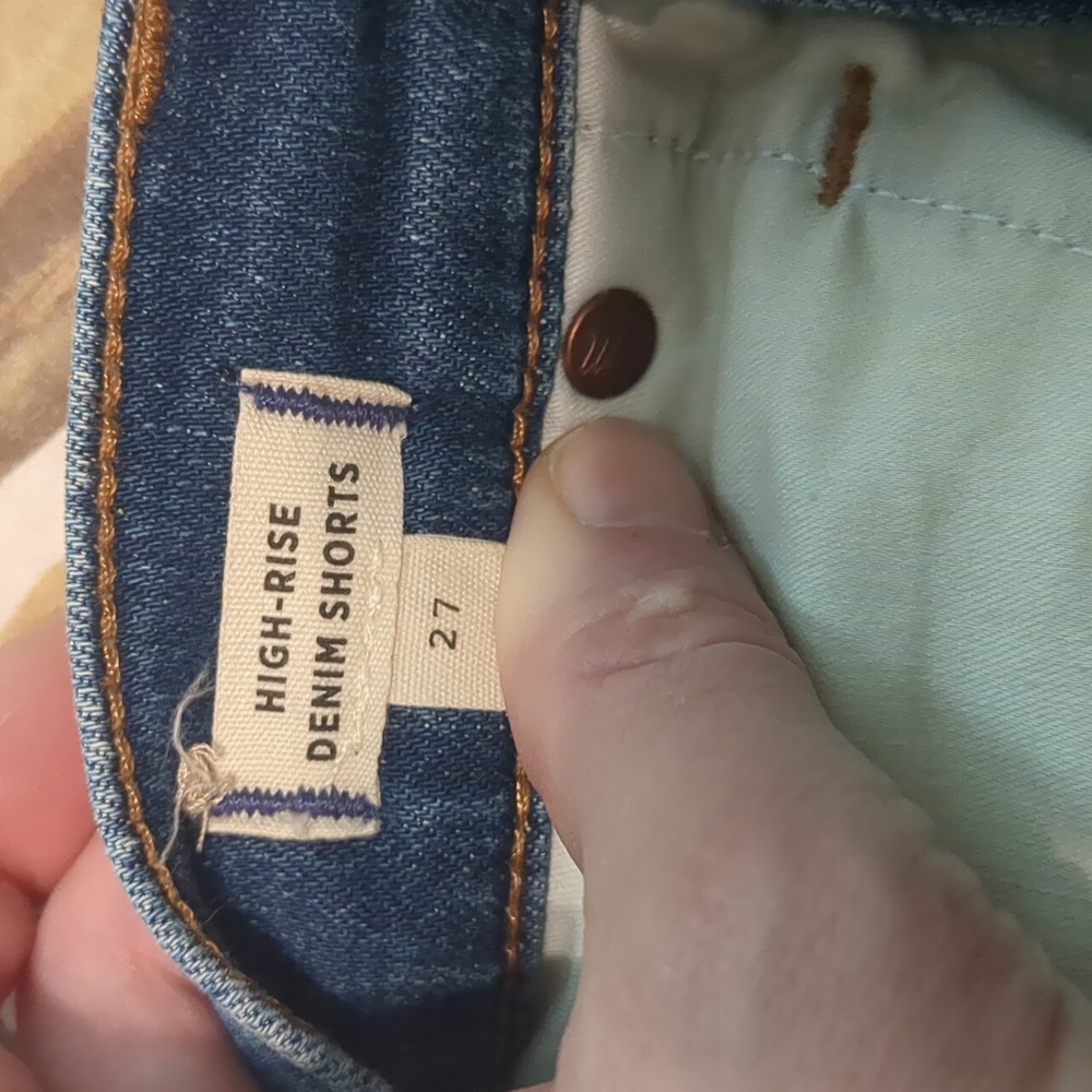 High-Rise Denim Shorts in Karnes Wash - Picture 3 of 5